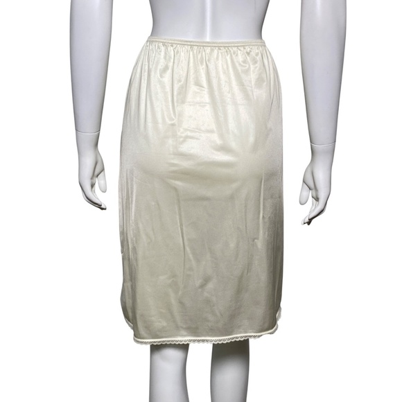Vintage Vanity Fair Half Slip Womens Size S 100% Nylon Lace Trim Made in USA - Picture 3 of 5